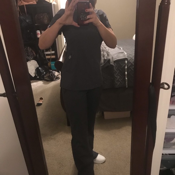 Cherokee scrub sets in various colors - Picture 2 of 8